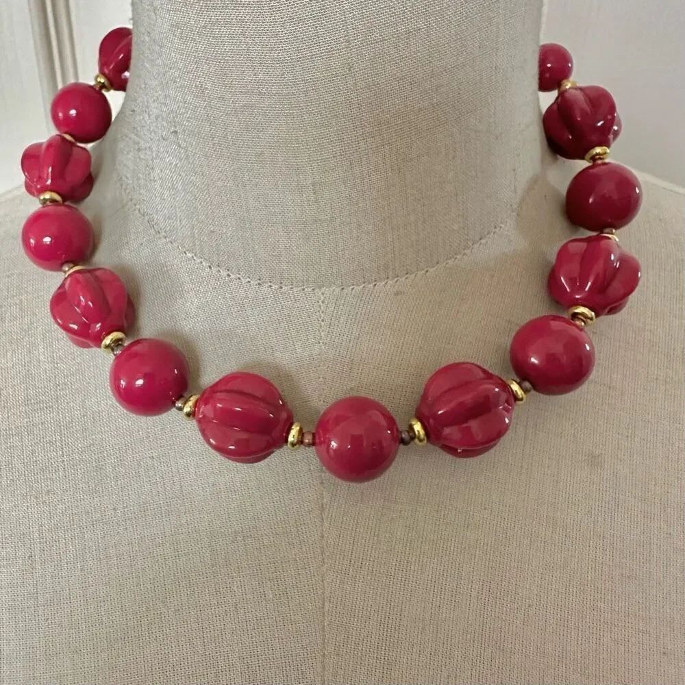 Pink and gold tone vintage beaded necklace
